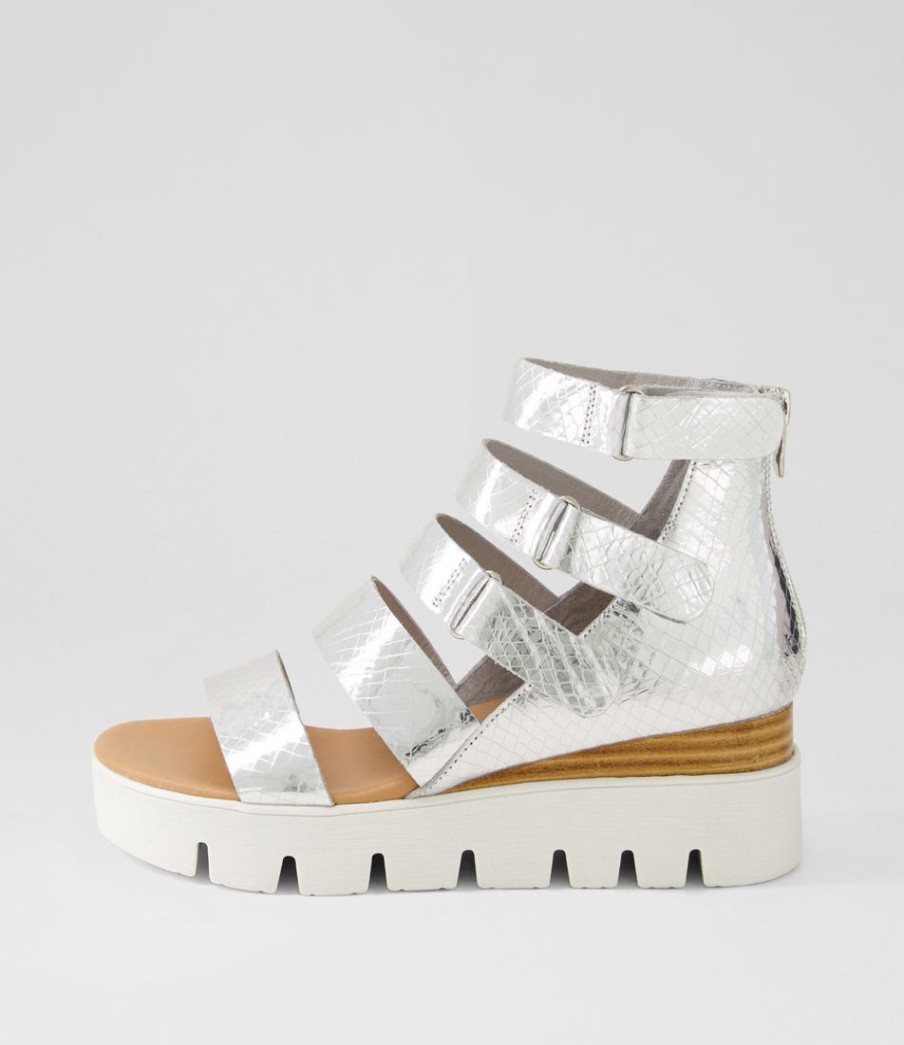 DJANGO & JULIETTE Raafe Silver White Mirror Leather Sandals | Wedges