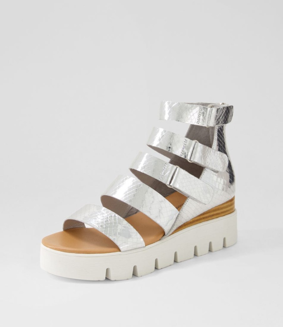 DJANGO & JULIETTE Raafe Silver White Mirror Leather Sandals | Wedges