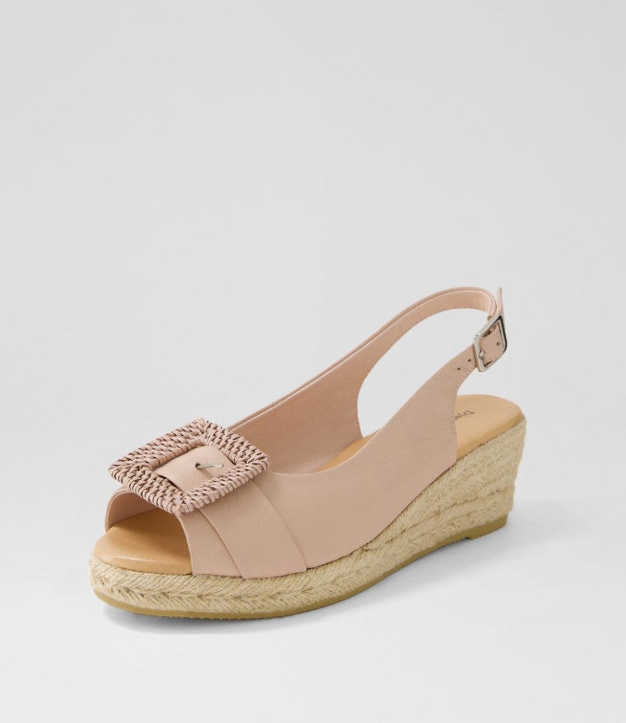 DJANGO & JULIETTE Saloso Rose Leather Buckle Sandals | Heels