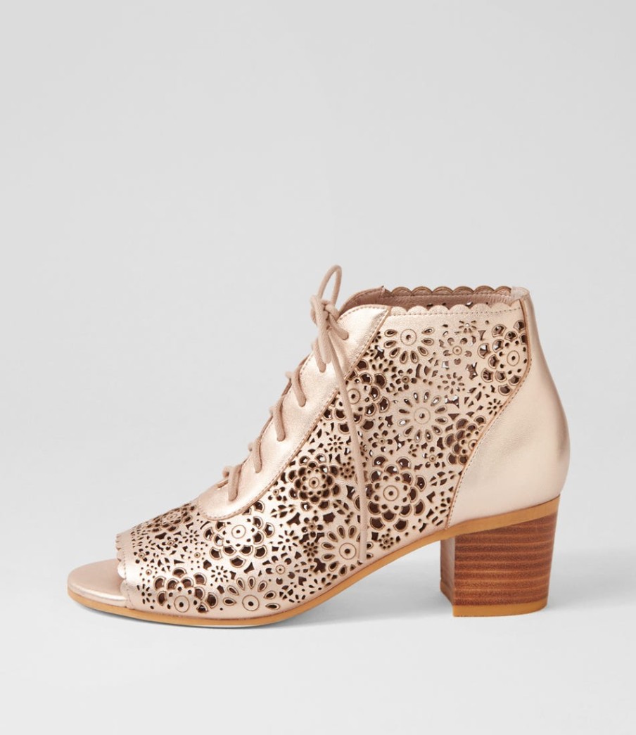 DJANGO & JULIETTE Bonzza Lrg Pale Rose Gold Leather Sandals | Heels