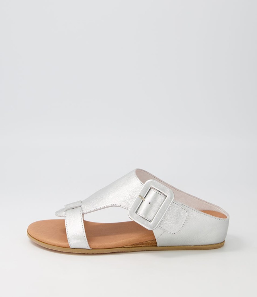 DJANGO & JULIETTE Halle Silver Leather Slides | Wedges